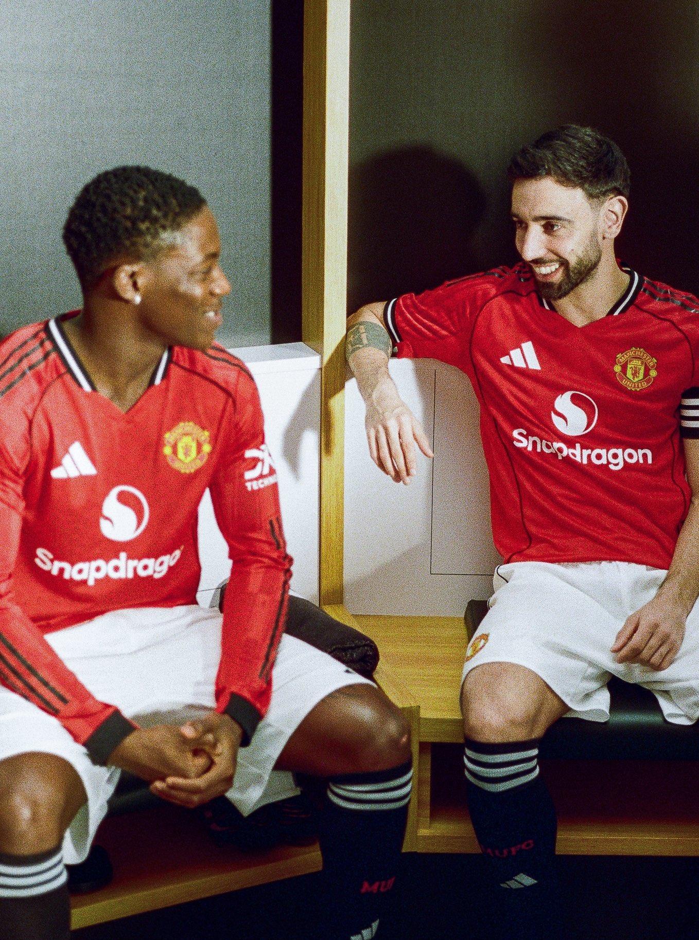 岁的青训新, 亚当, 筹钱